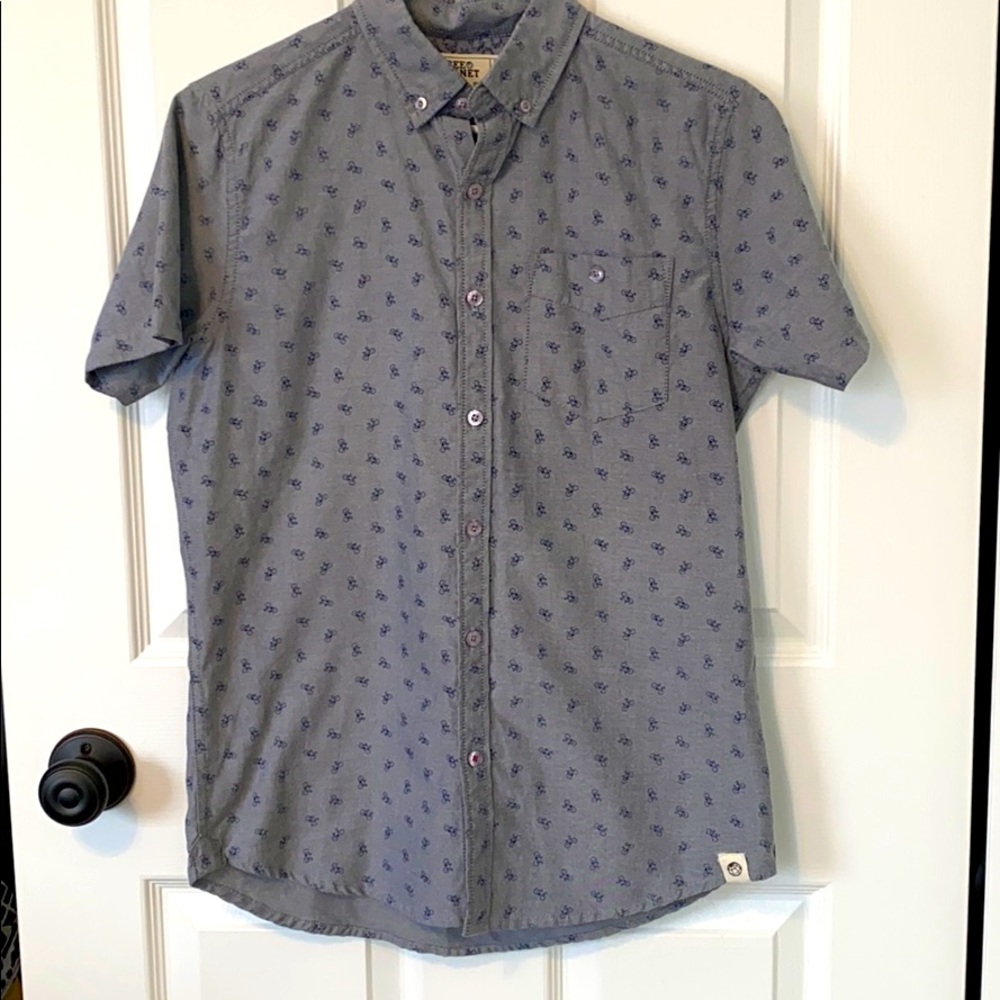 Men's small great cut, feel, fabric and pattern!